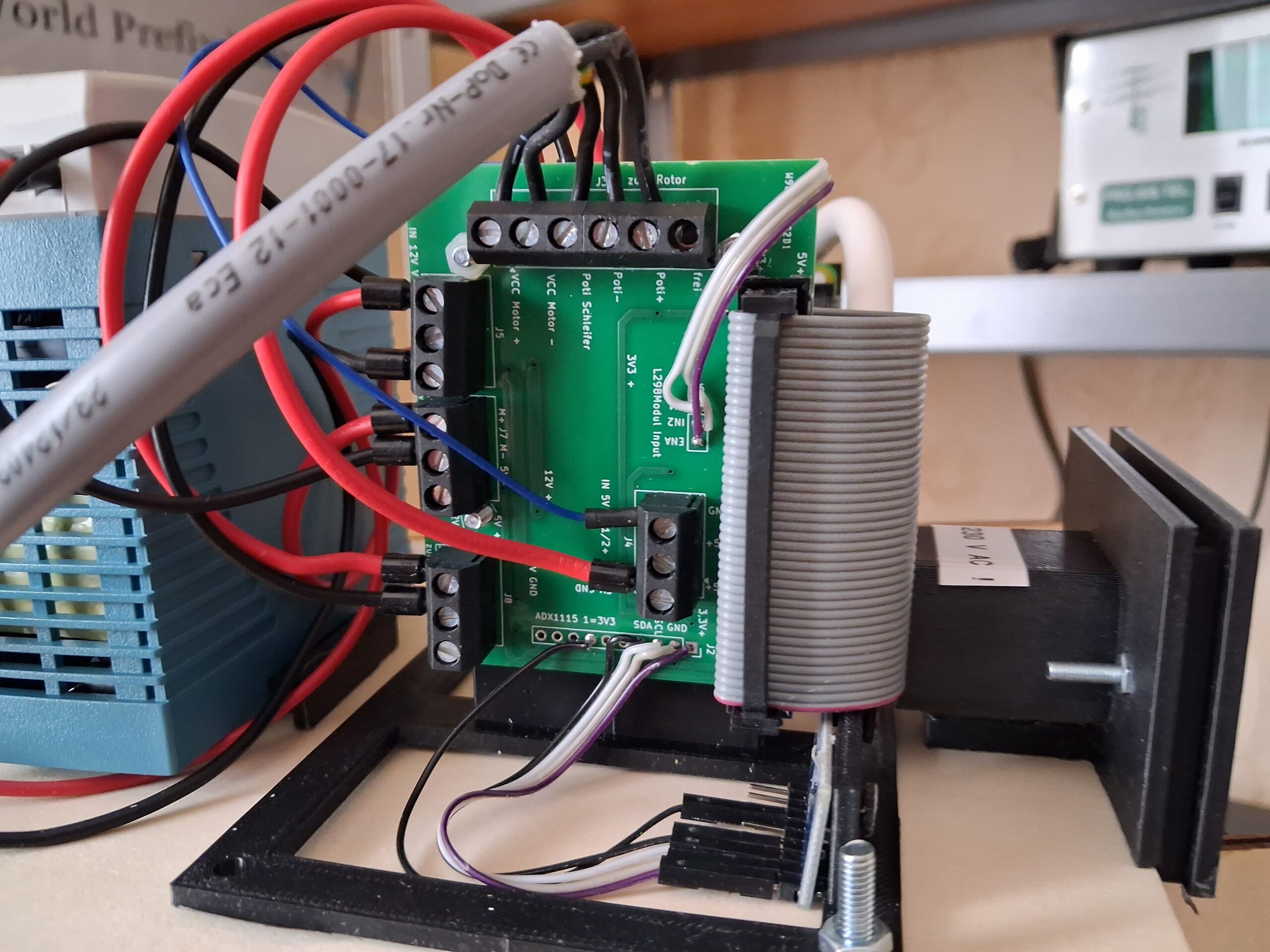 Platine Eigenentwicklung mit den Anschlussmöglichkeiten